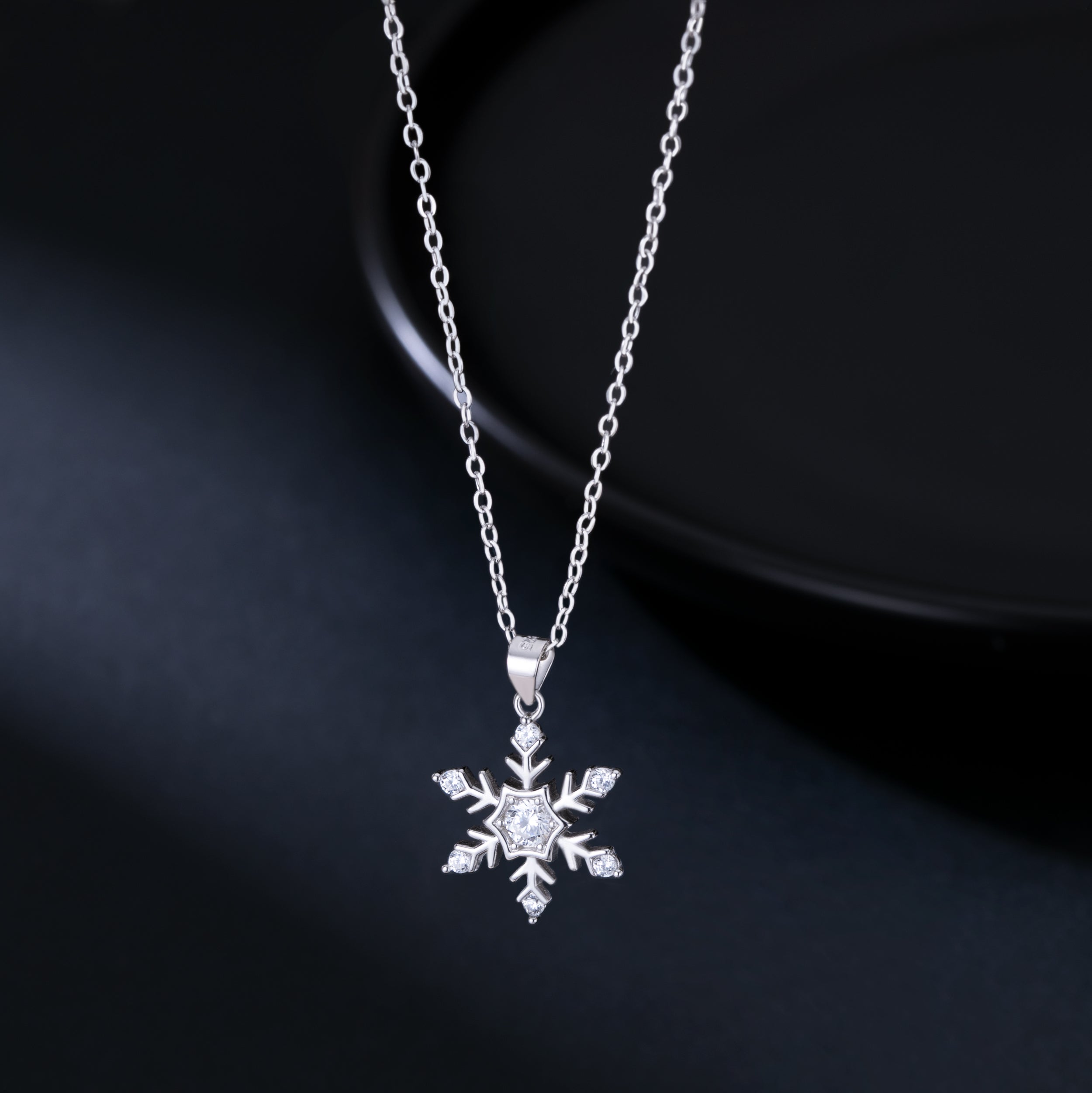 Reffeer Solid 925 Sterling Silver Snowflake Necklace Chain for Women Teens CZ Snowflake Pendant Necklace Dainty Winter Necklace