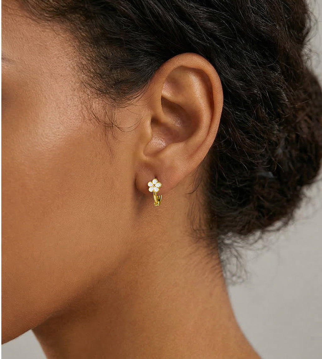 Reffeer Solid 925 Sterling Silver Flower Hoop Earrings Huggie for Women Teen Girls Daisy Hoop Earrings Cartilage Helix Earrings